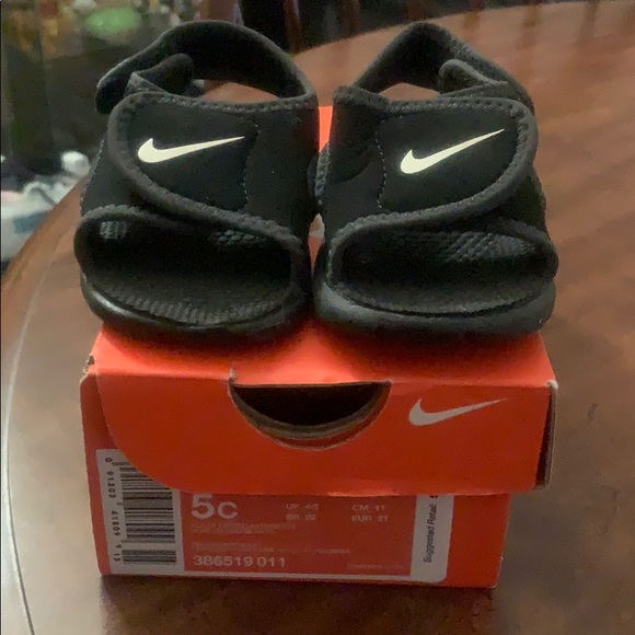 5c nike sandals